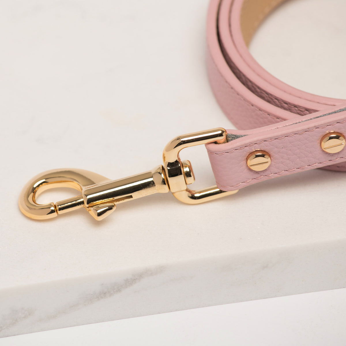 Rufus & Coco's Berlin Rose leather dog lead is made from quality leather. Each lead is finished with premium gold hardware and studs for style and durability. Suitable for dogs of all sizes, this 100% leather dog lead is 120cm long.