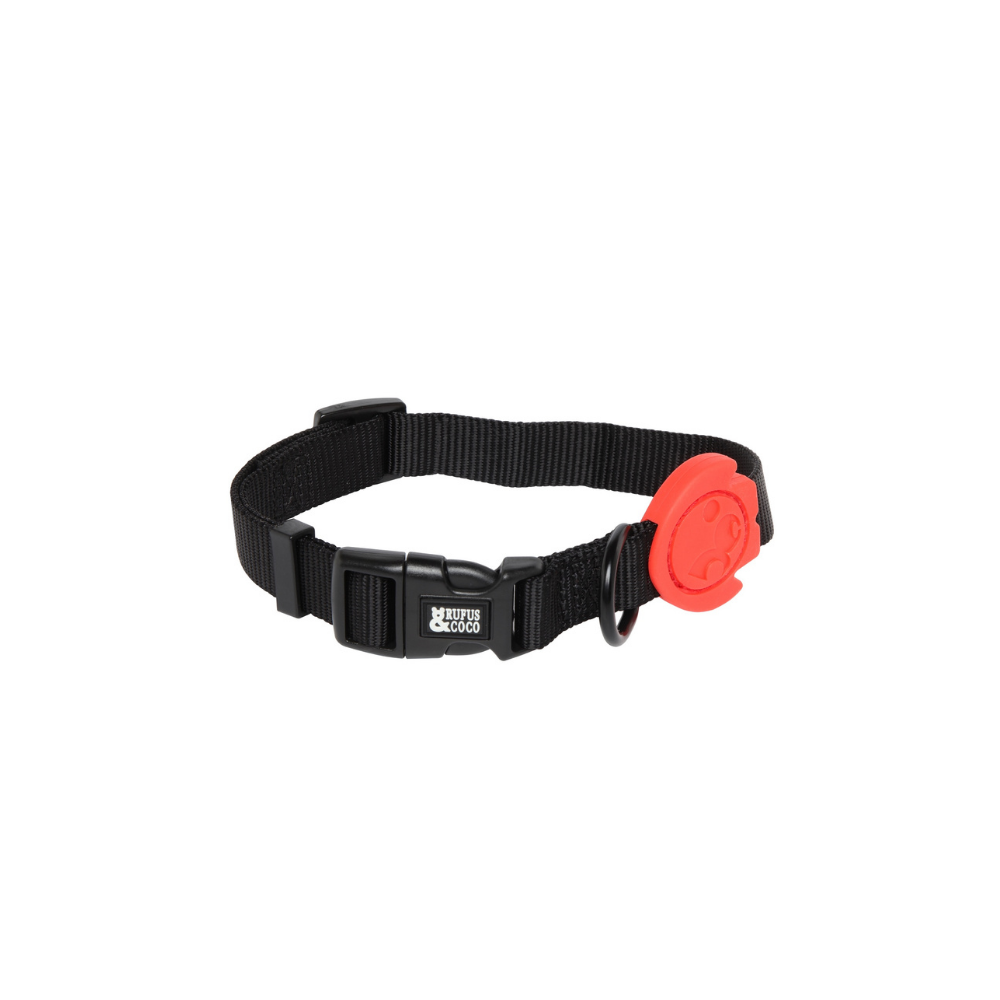 Rufus and Coco's Signature Rufus dog collar features sporty high quality nylon fabric with a colourful logo stamp. Adjustable fit. Suitable and durable for active dogs. Available in 4 colours - blue, black, grey and pink.