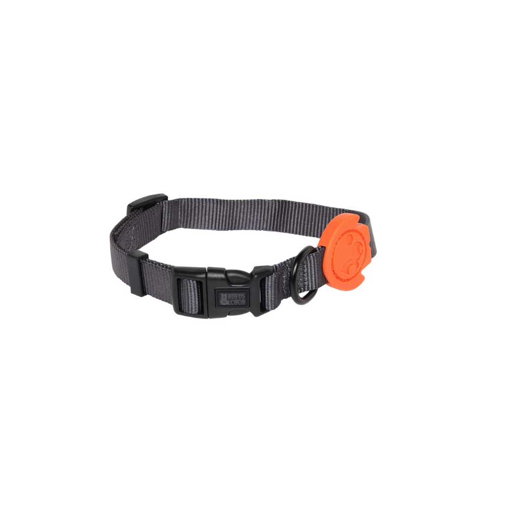 Rufus and Coco's Signature Rufus dog collar features sporty high quality nylon fabric with a colourful logo stamp. Adjustable fit. Suitable and durable for active dogs. Available in 4 colours - blue, black, grey and pink.