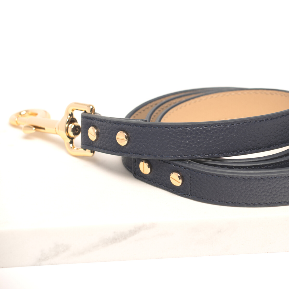 Rufus & Coco's Berlin navy leather dog lead is made from quality leather. Each lead is finished with premium gold hardware and studs for style and durability. Suitable for dogs of all sizes, this 100% leather dog lead is 120cm long.