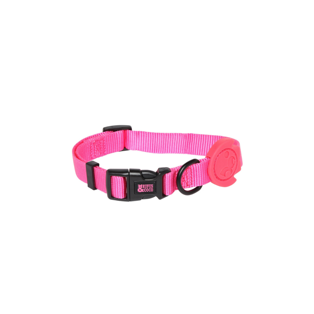 Rufus and Coco's Signature Rufus dog collar features sporty high quality nylon fabric with a colourful logo stamp. Adjustable fit. Suitable and durable for active dogs. Available in 4 colours - blue, black, grey and pink.