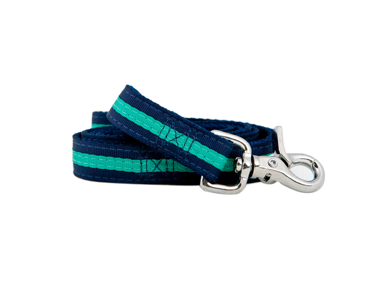 The Bronte dog lead is made from sturdy nylon and comes in 2 colours - navy and red. 120cm long x 2xm wid. Designed in Australia to fit comfortably and securely on your dog's collar.